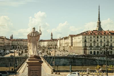 Екскурзия до Милано - столицата на модата и прочутите италиански езера с полет от Варна